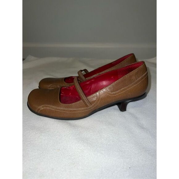 Women’s Vintage Brown/Caramel Loafer Kitten Heel 8 - Picture 3 of 8